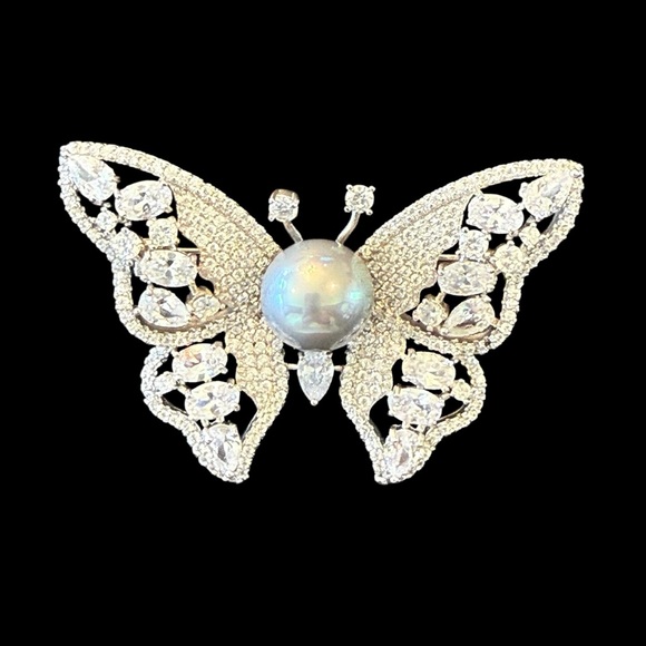 Swarovski Crystals Silver Butterfly Brooch - Picture 3 of 6